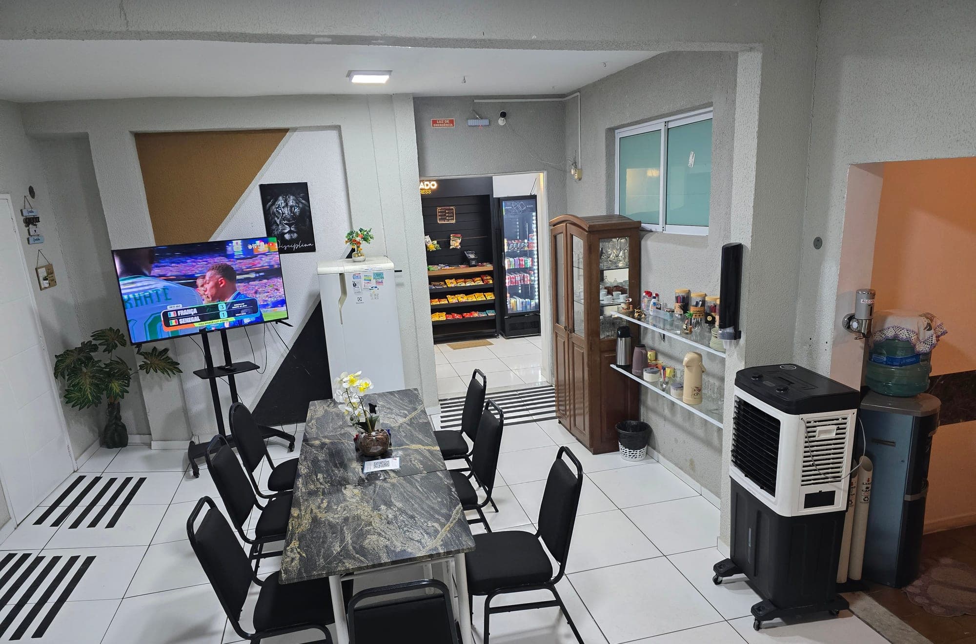 Área de convivência do Coworking Parquelândia em Fortaleza — espaço para descanso e networking
