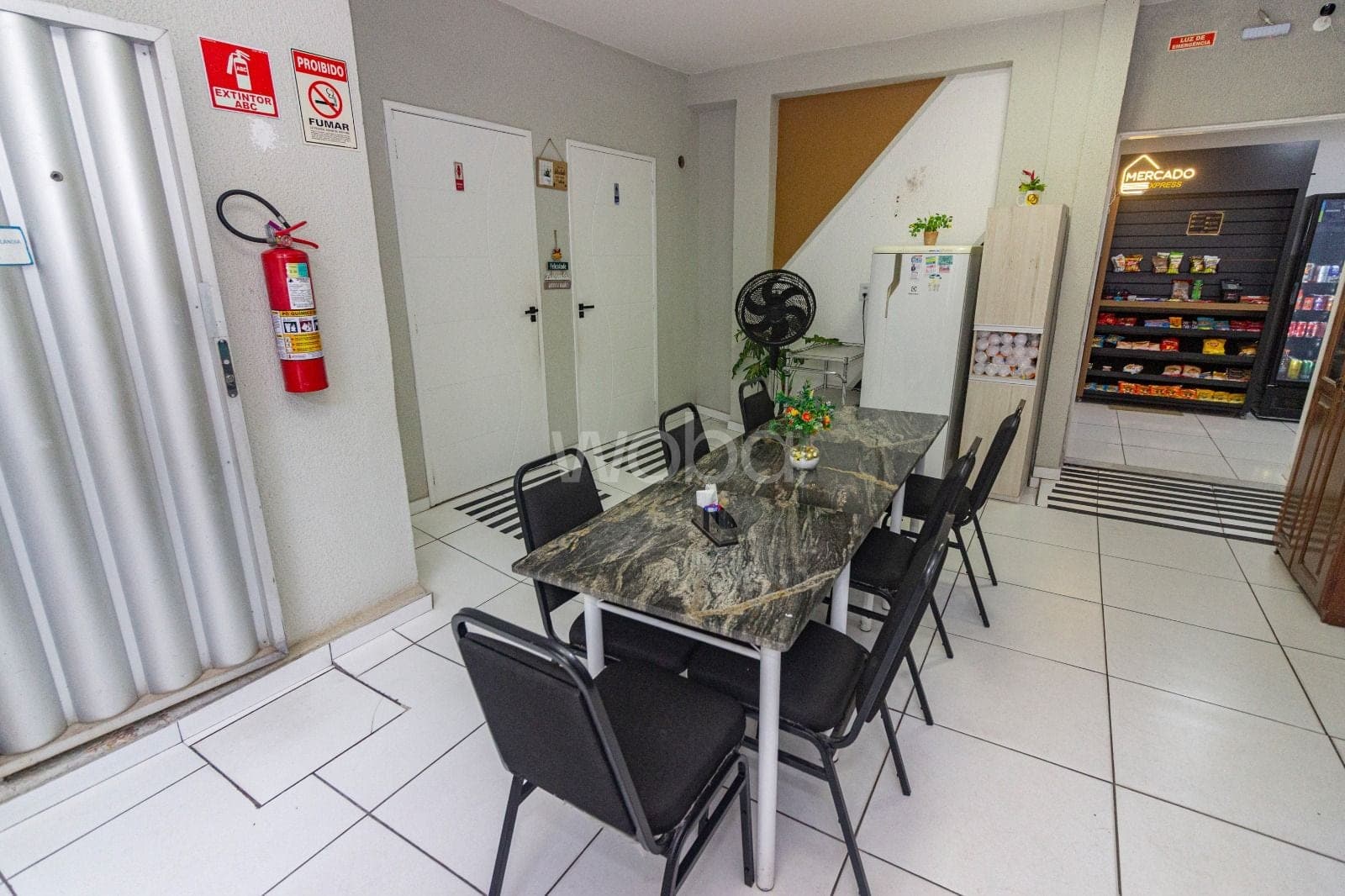 Área de convivência do Coworking Parquelândia em Fortaleza — espaço para descanso e networking