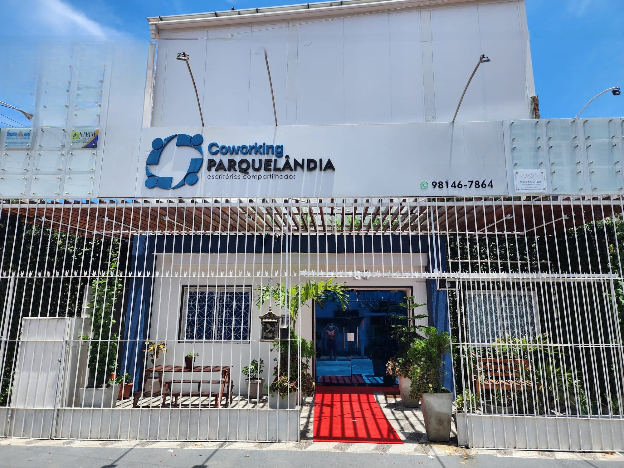 Fachada do Coworking Parquelândia em Fortaleza durante o dia — fácil de achar na Parquelândia
