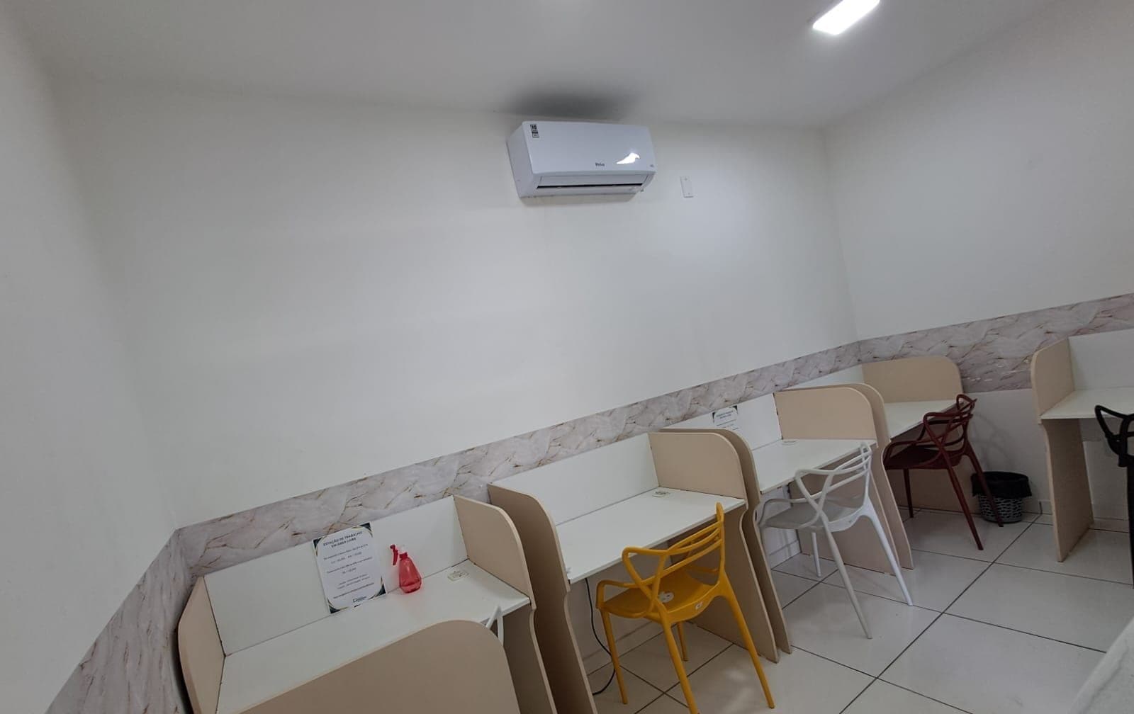 Posições de trabalho (Sala Coletiva) — Coworking Parquelândia, Fortaleza